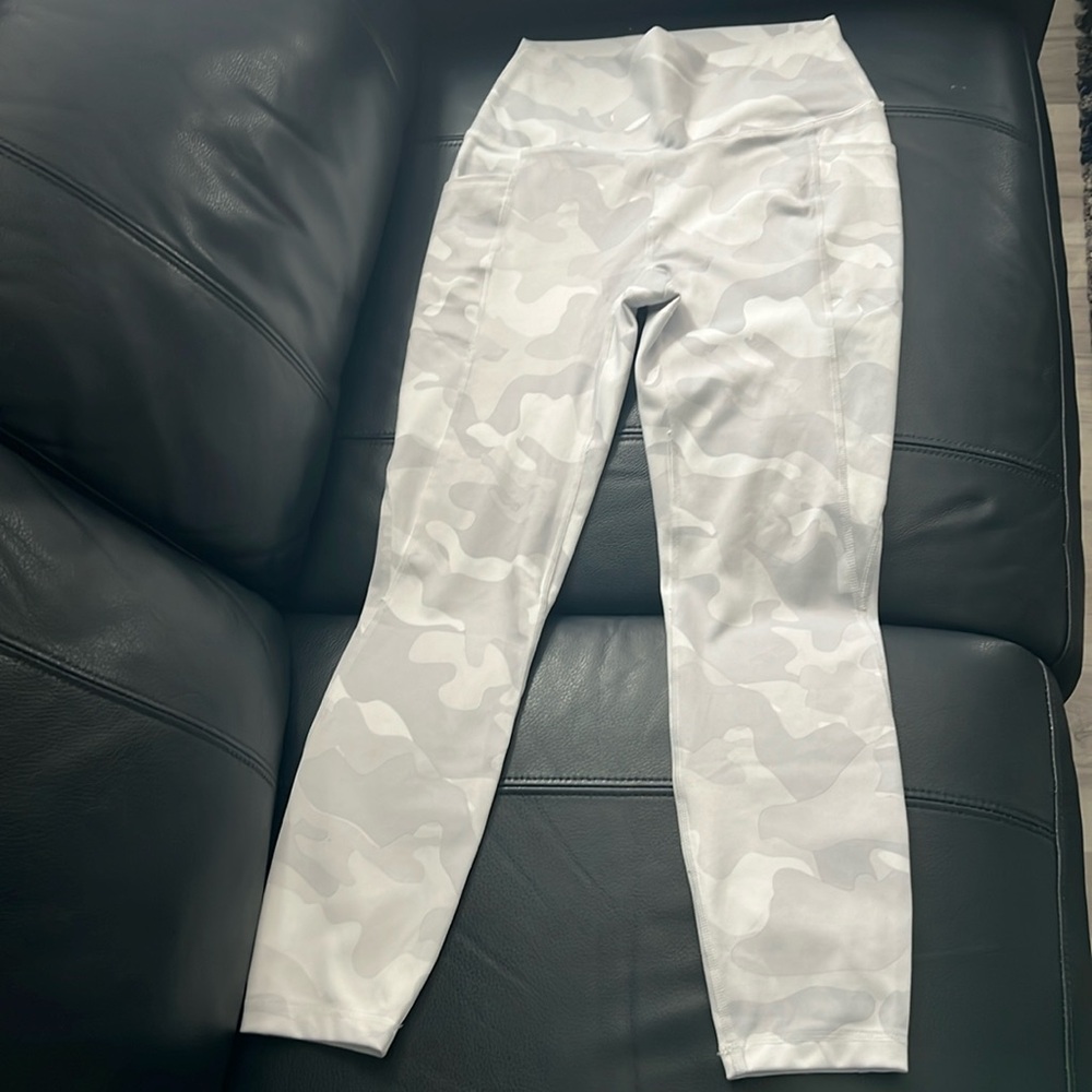 Never worn gray, silver white leggings super soft material like new